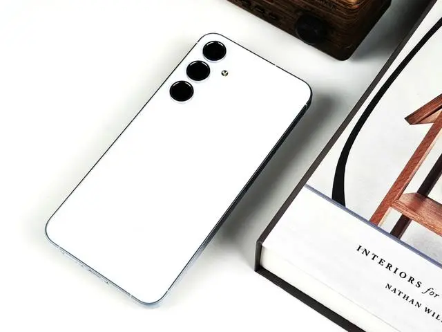 三星Galaxy A55 5G评测:实力派潮流典范 年轻人理想选择